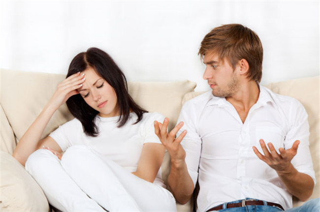 镜中的自我：婚外情背后的心理防御机制与自我成长